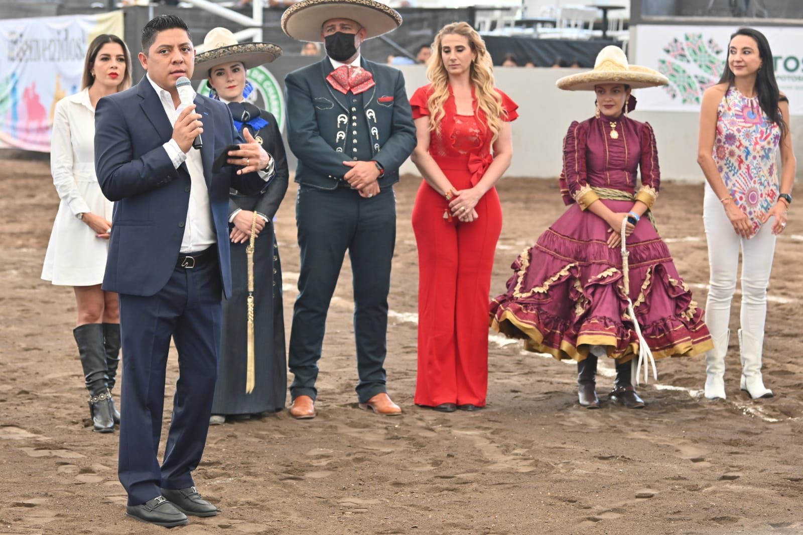 Construcción de lienzos charros atiende a intereses del gobernador y no de la gente: polítólogo