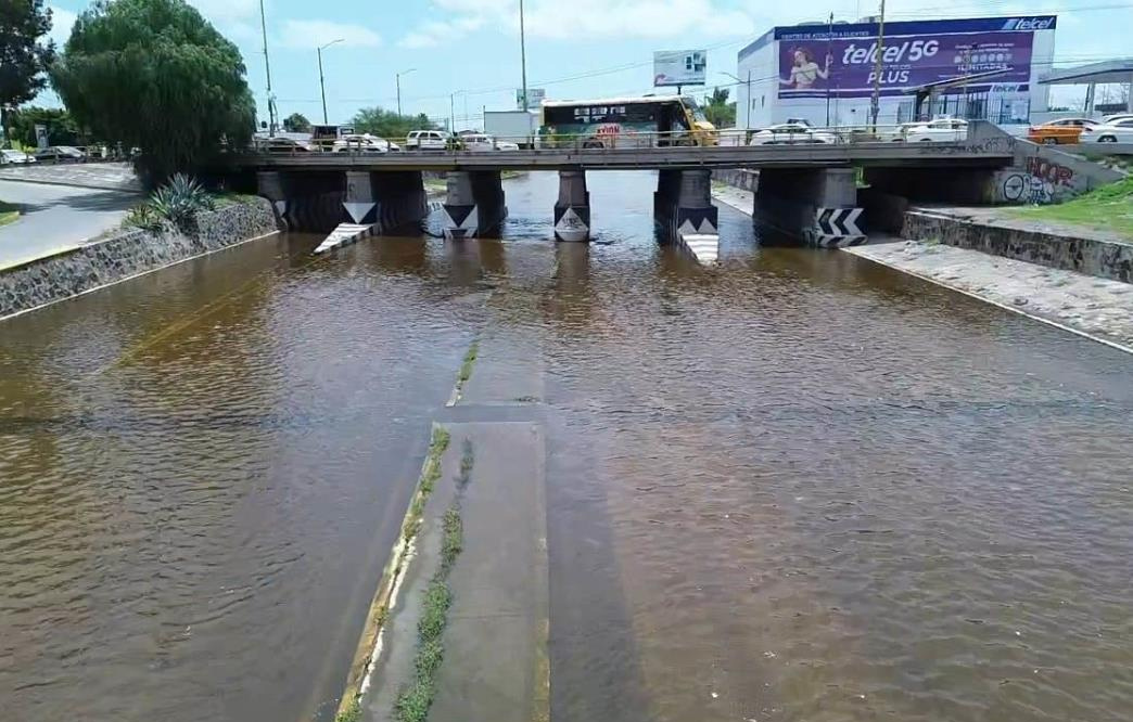 Bloqueada la vialidad por el Rio Santiago, indefinidamente continuará, por desfogue de la Presa de San José