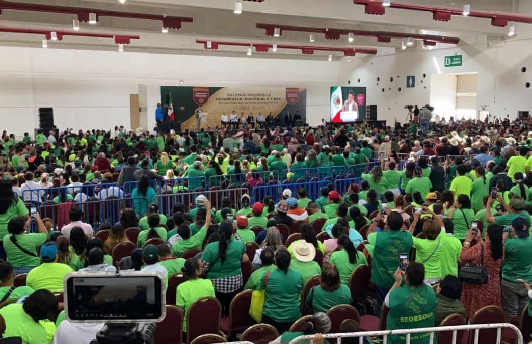 Abuchean al gobernador Gallardo en reunión con López Obrador y la presidenta electa Claudia Sheinbaum