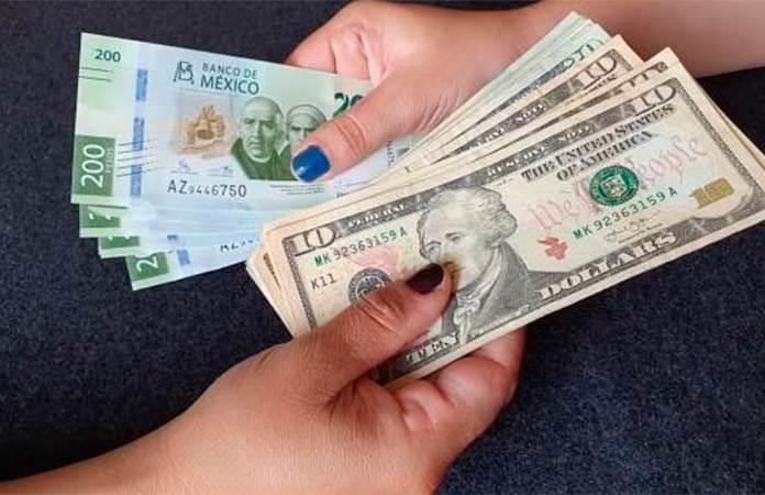 El dólar cierra arriba de 21 pesos este martes