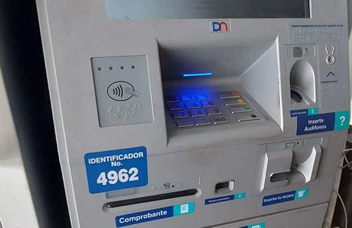 Colapsan servicios de cajeros automáticos bancarios por el buen fin