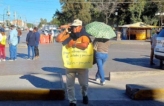 Secretaría de Finanzas del Estado pide paciencia a maestros manifestantes, por atraso en pago de aguinaldo