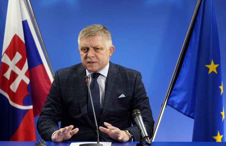 Critica el primer ministro Eslovaco, al gobierno de Ucrania, por negarse a negociar la paz con Rusia