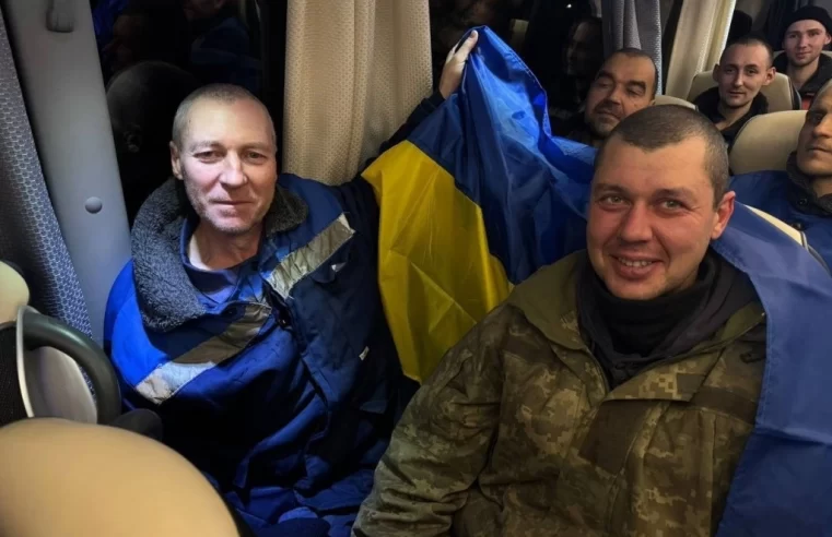 Intercambian Rusia y Ucrania prisioneros de guerra en vísperas de Año Nuevo