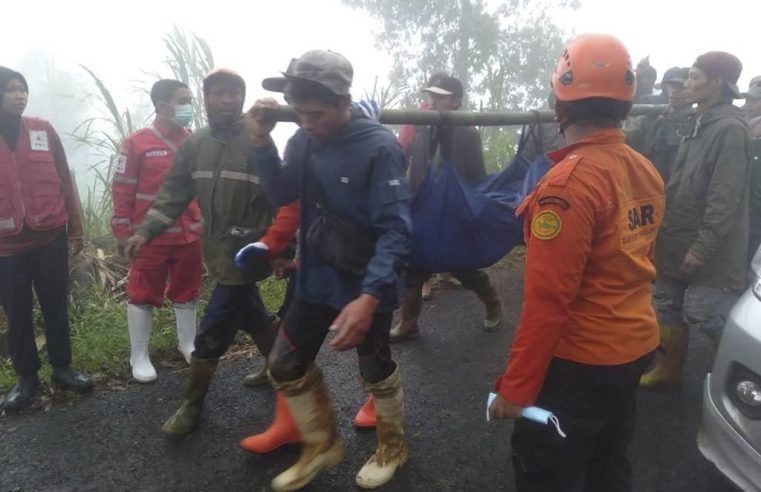 Tragedia por inundaciones y deslaves en Indonesia
