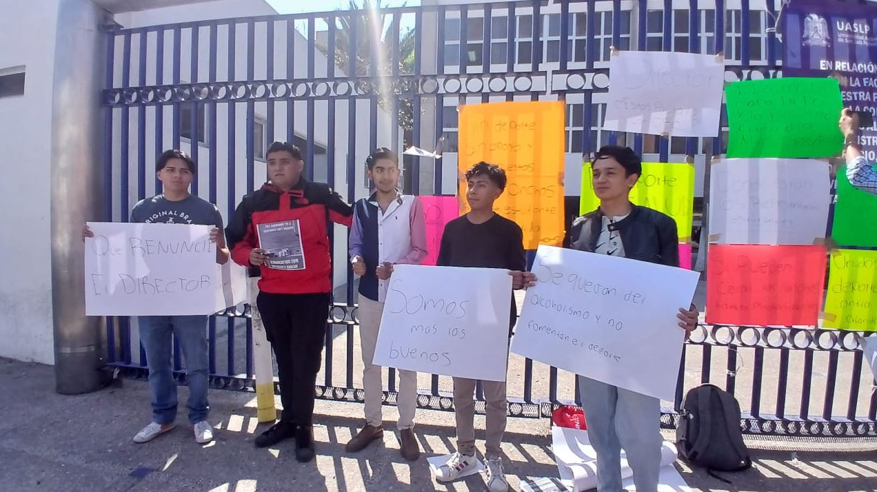 Protestan estudiantes de la Universidad Autónoma por falta de mantenimiento a instalaciones