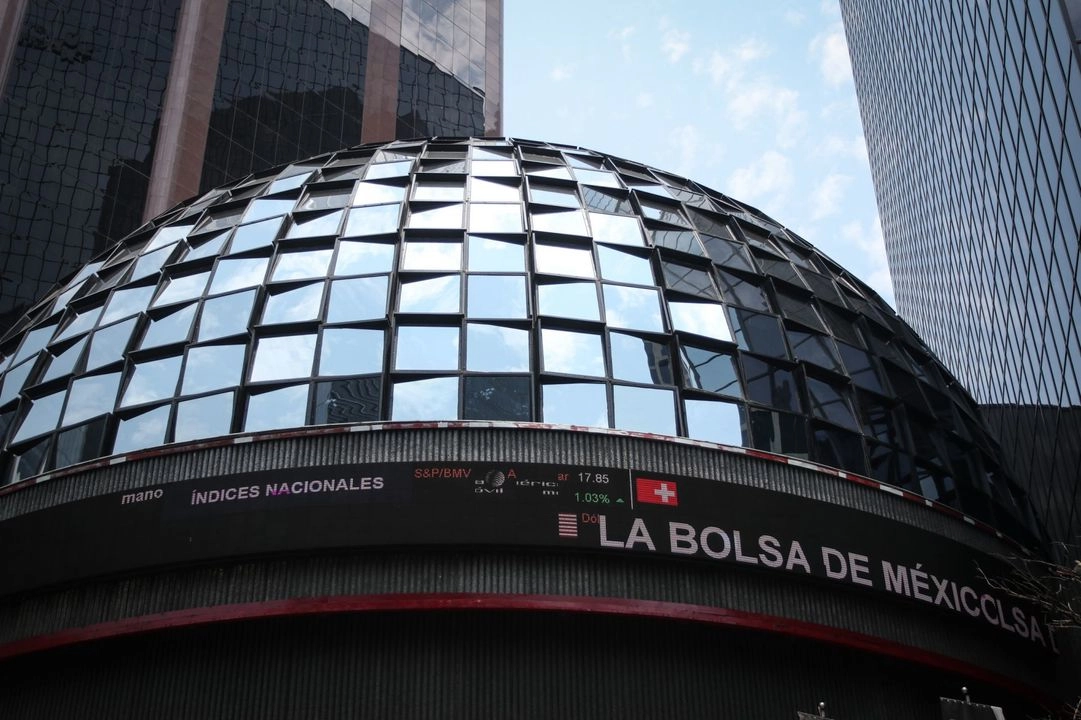 Temores por aranceles provocan caída de 1.7% del peso en la semana