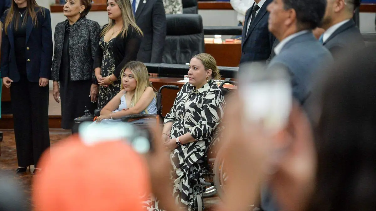 Blindada toma de protesta, de Giovanna Argüelles, reelecta como titular de Derechos Humanos