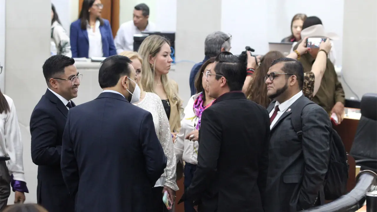 Diputadas y diputados se llevaron “Navidad” de 323 mil pesos cada uno